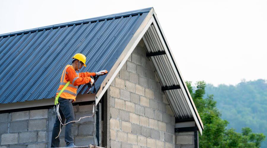 Expert Emergency Roof Repairs services in Forest City, MO